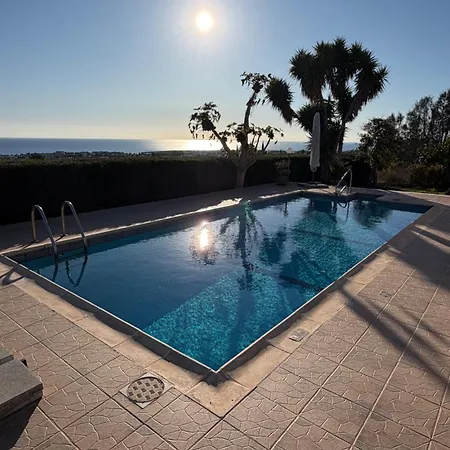 4-bedroom With Private Pool & Citrus Garden Pegeia