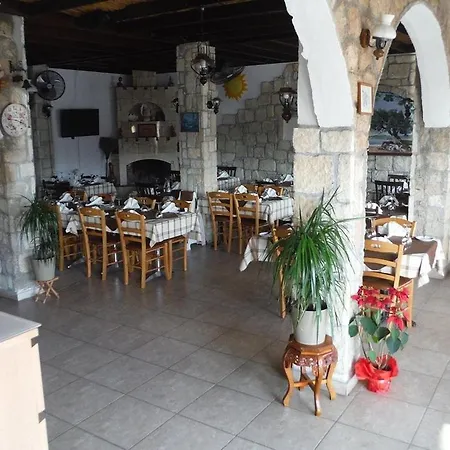 4-bedroom With Private Pool & Citrus Garden * Pegeia